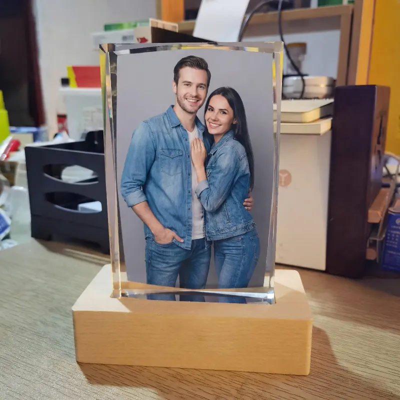 定制3D激光雕刻水晶相框，配LED木质底座 - 个性化纪念礼物