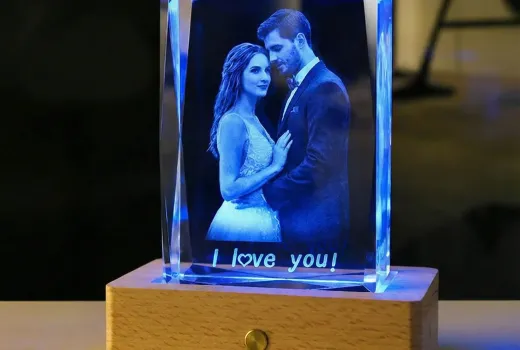 Dévoilement du procédé CustMake : comment « insérer » une photo dans du cristal sans endommager sa surface ?