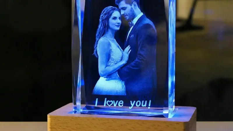 Dévoilement du procédé CustMake : comment « insérer » une photo dans du cristal sans endommager sa surface ?