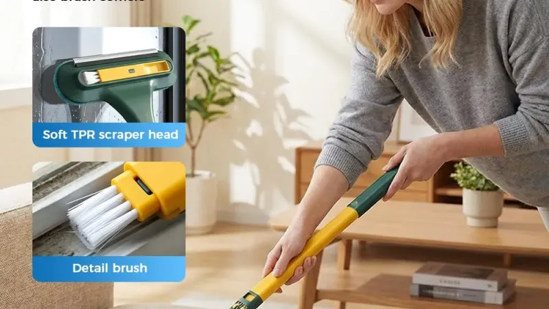 养猫后，我家的纱窗变成了“毛毡”