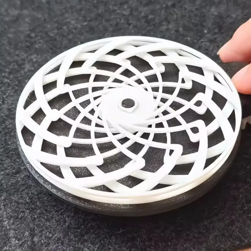 3D Printed Rotating Kinetic Optical Illusion Desk Toy Fidget Ornament