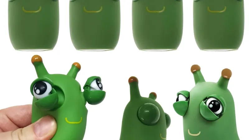 老板差点把我逼疯，结果我被一个绿色的丑虫子救了