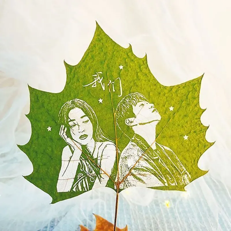 定制树叶雕刻艺术品 | 个性化照片雕刻于天然悬铃木叶片上 | 带框纪念礼品