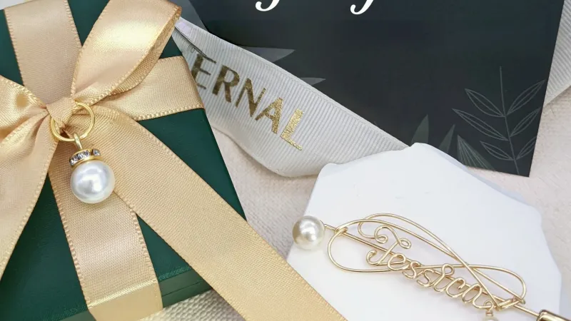 Как стильно оформить именной брошь из жемчуга, изготовленную на заказ: 5 модных идей