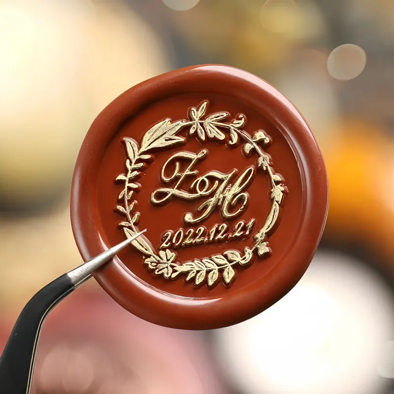 定制3D立体浮雕火蜡印章套装 – 个性化Logo及文字火蜡封蜡套装，配高级手柄（孔雀/权杖/木质） – 奢华礼盒，适用于婚礼请柬、信封及品牌宣传