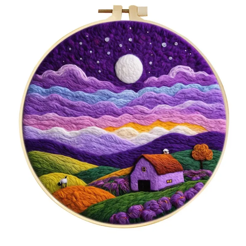 Décoration murale artisanale en feutre de laine Rainbow Ridge Purple Cottage Sheep Farm