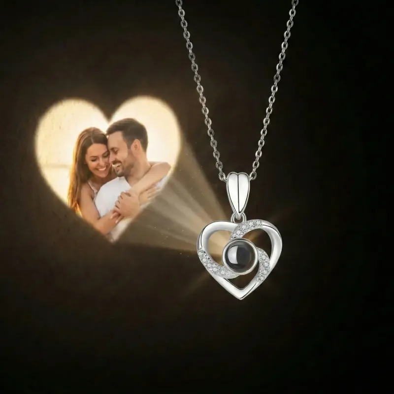 Collier personnalisé « Trois vies » avec pendentif photo en argent S925 et anneaux entrelacés.