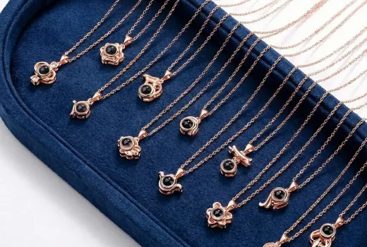 This is no ordinary necklace! Learn how to "hide" a photo inside a stone (tutorial included).