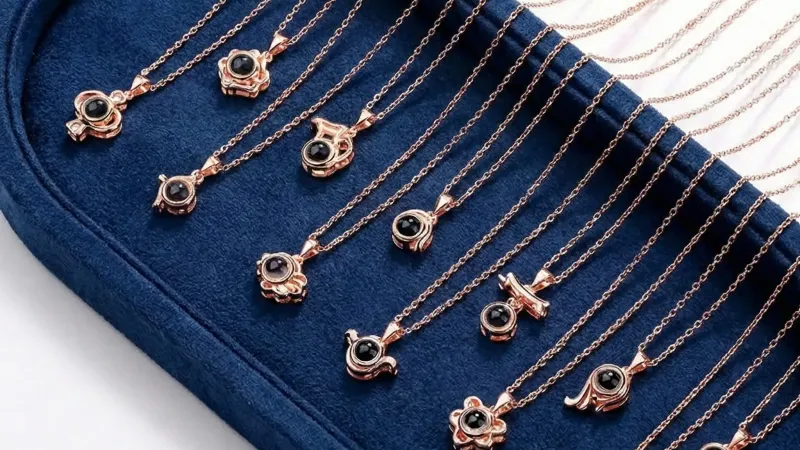 This is no ordinary necklace! Learn how to "hide" a photo inside a stone (tutorial included).