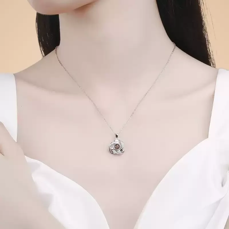 轻奢高级感锁骨链定制刻字照片项链女纯银三叶花吊坠520七夕礼物